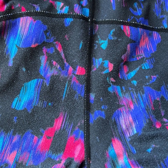 Zella Under Armour | Bundle of 2 Cropped Athletic Leggings size Medium - Picture 9 of 10